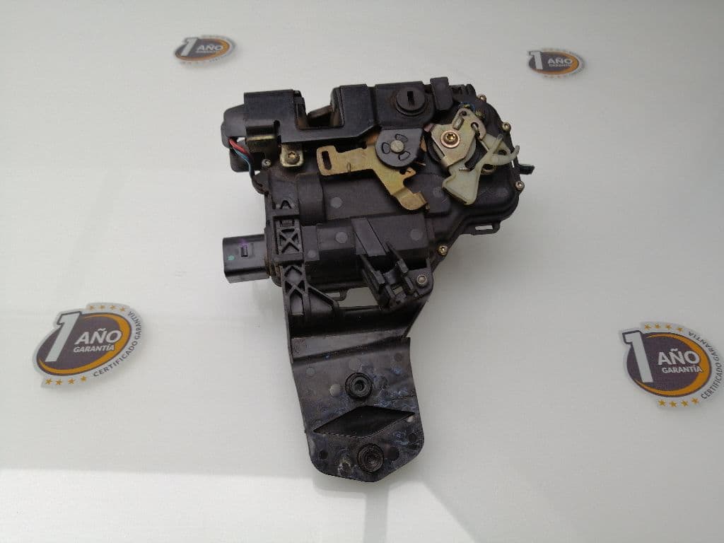 Cerradura puerta trasera izquierda VOLKSWAGEN PASSAT (321/23/27/31) 2