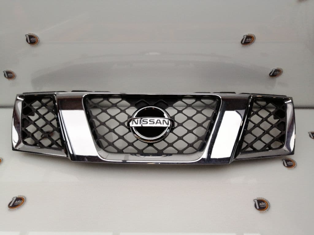Rejilla delantera NISSAN PATHFINDER (R51)