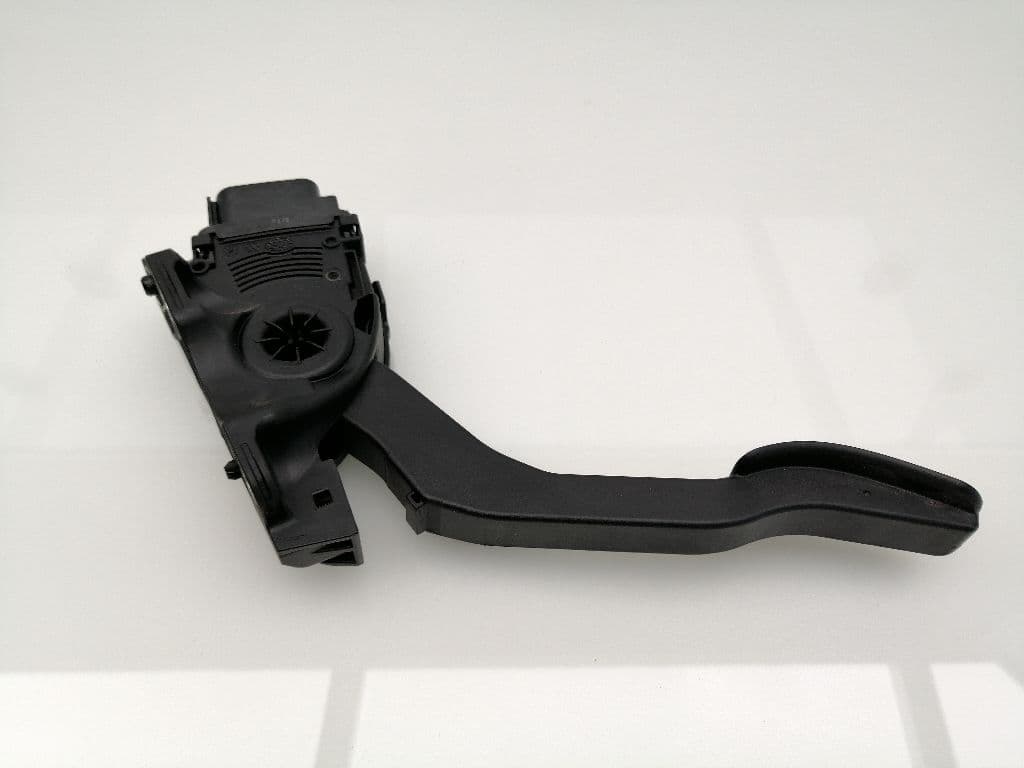 Pedal acelerador VOLVO V60 FAMILIAR
