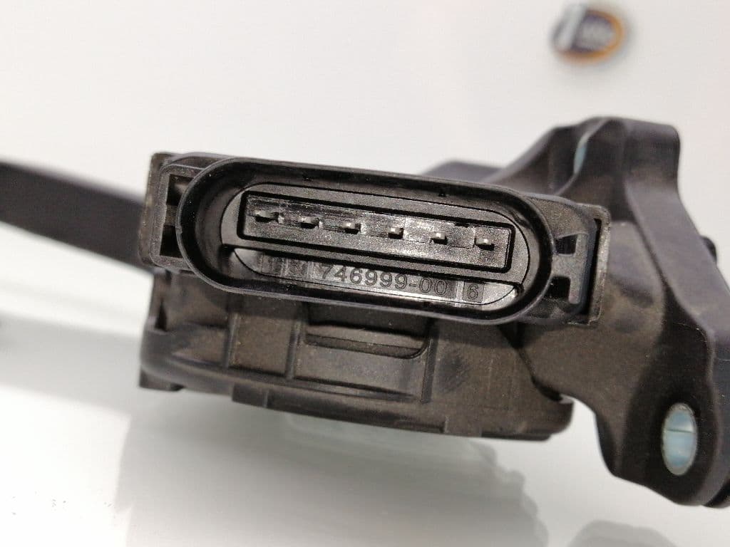 Pedal acelerador VOLVO V60 FAMILIAR 4