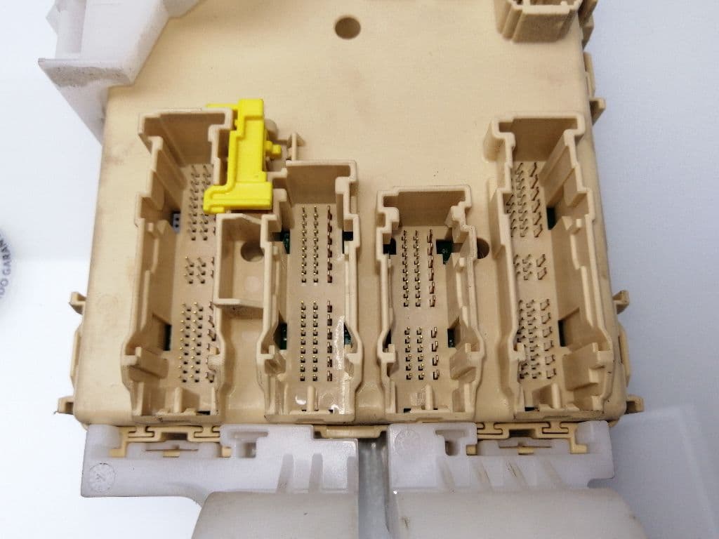 Caja reles / fusibles TOYOTA AURIS 3