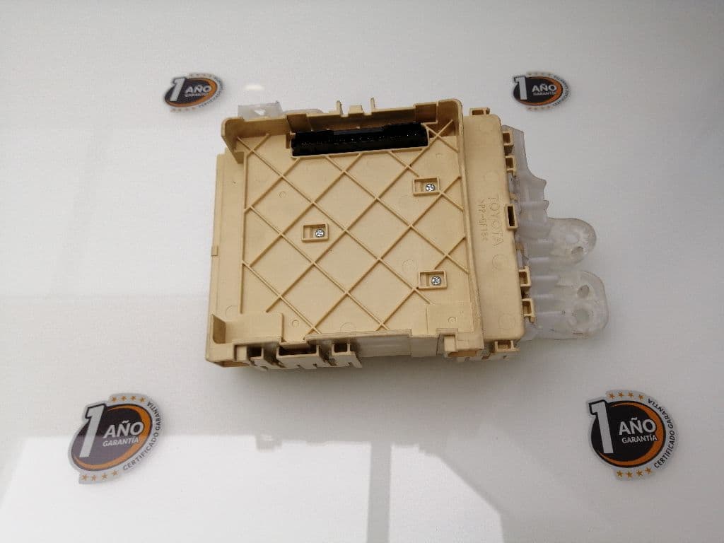 Caja reles / fusibles TOYOTA AURIS 2