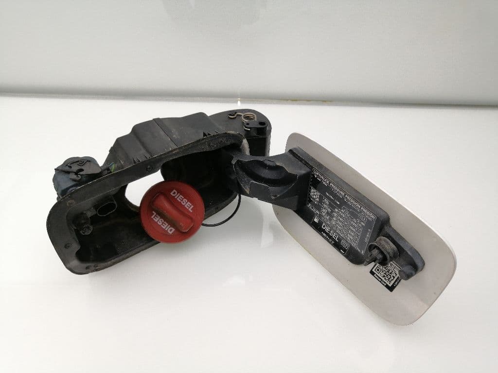 Tapa exterior combustible MERCEDES-BENZ CLASE C (W203) BERLINA