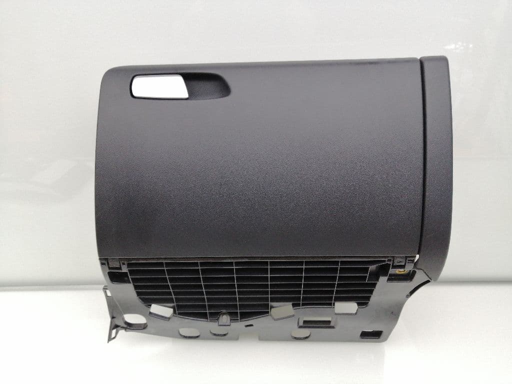 Guantera AUDI A4 AVANT (8E)