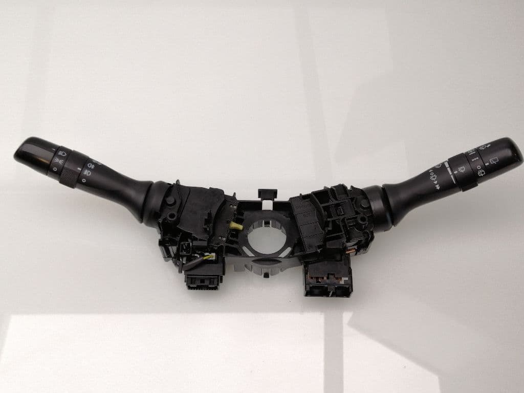 Mando multifuncion TOYOTA AVENSIS