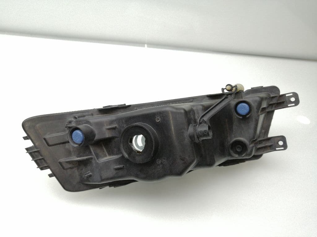 Faro antiniebla izquierdo SKODA RAPID 3