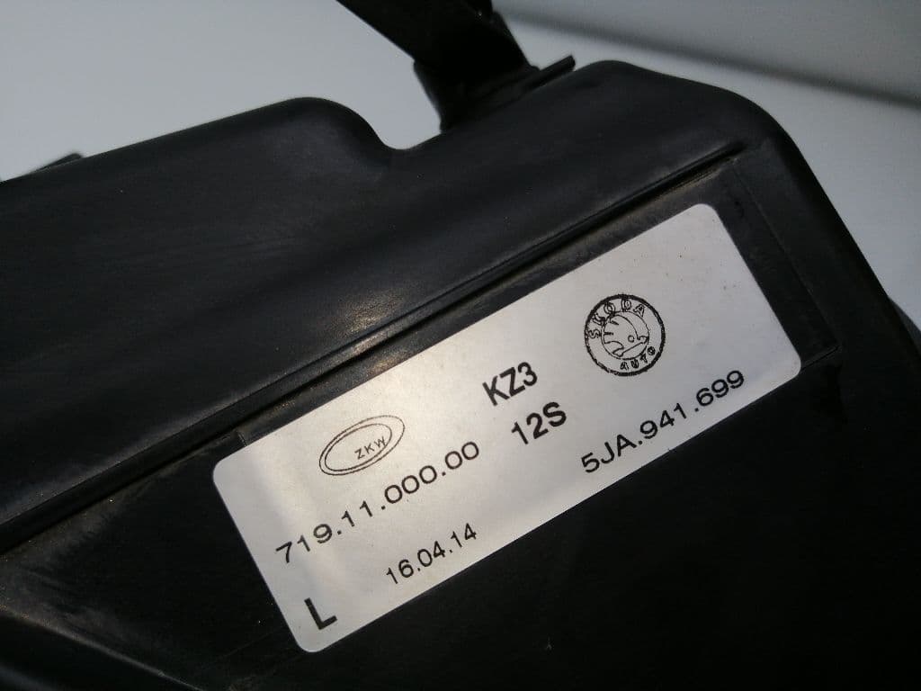 Faro antiniebla izquierdo SKODA RAPID 2