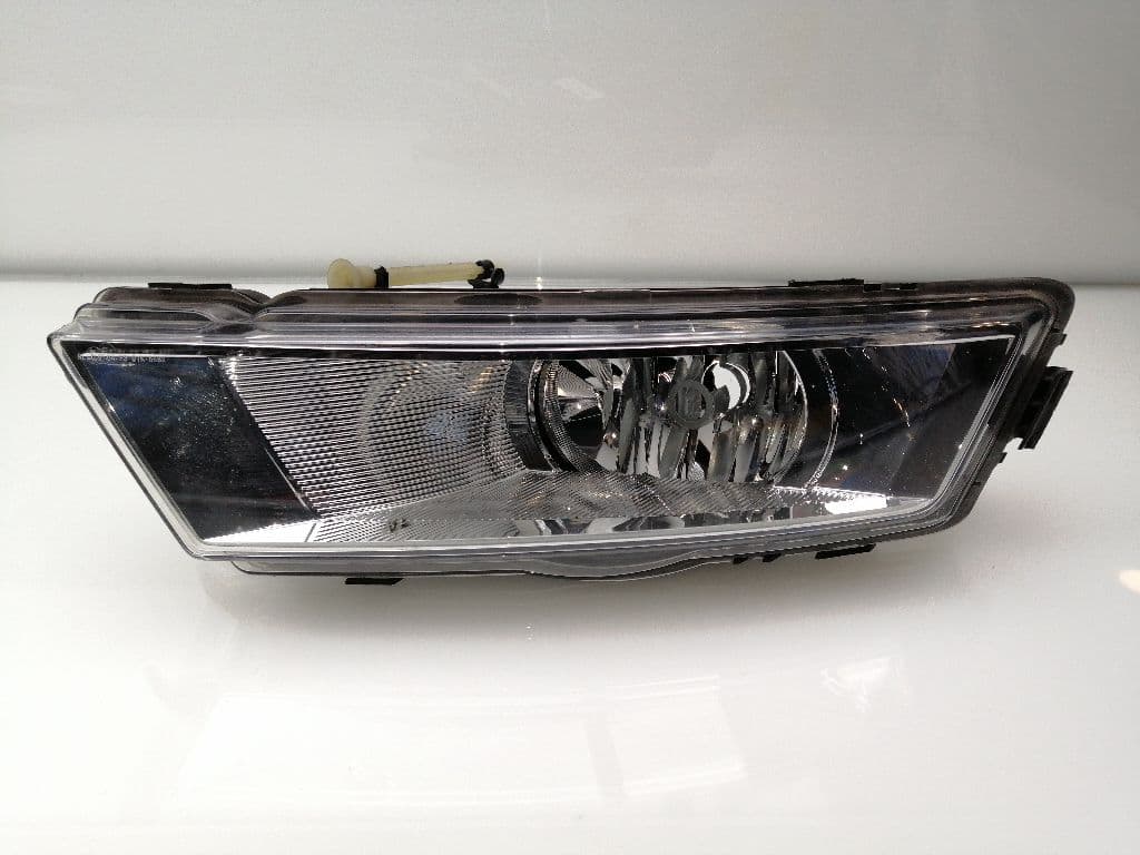 Faro antiniebla izquierdo SKODA RAPID