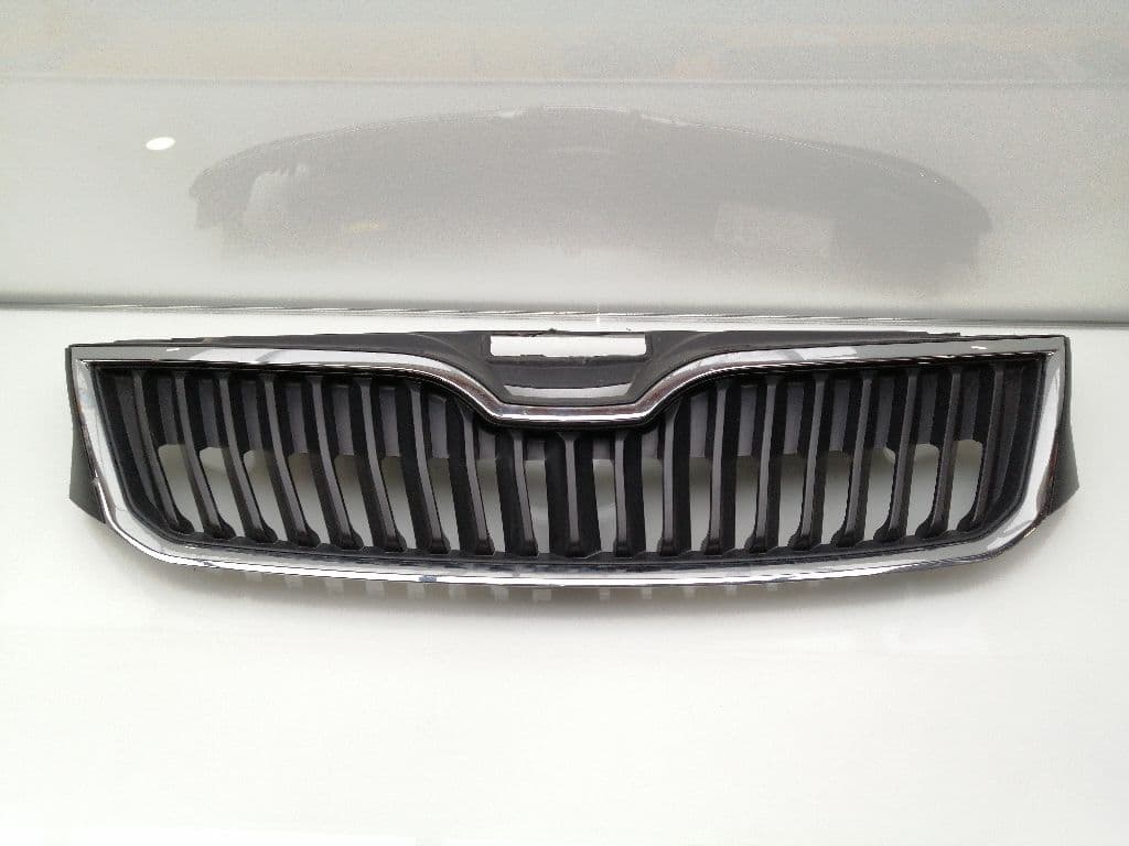 Rejilla delantera SKODA RAPID