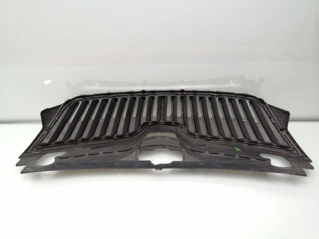 Rejilla delantera SKODA RAPID 2
