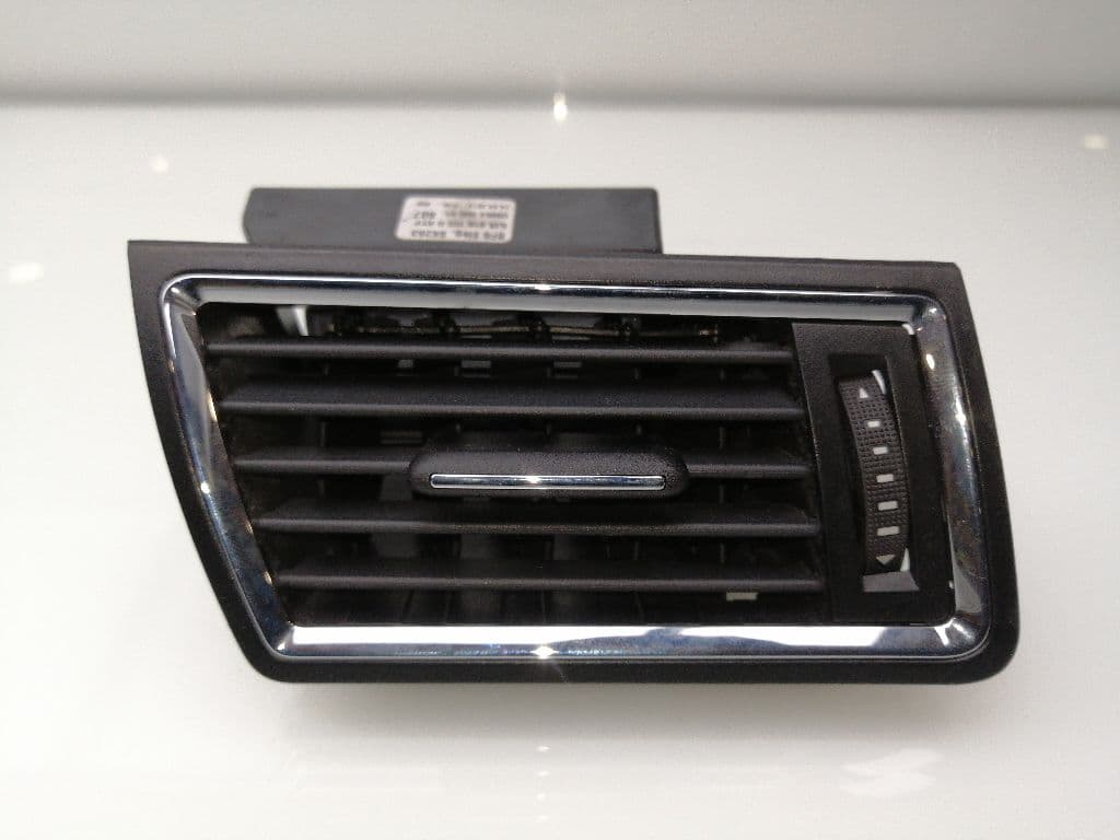 Plastico SKODA RAPID