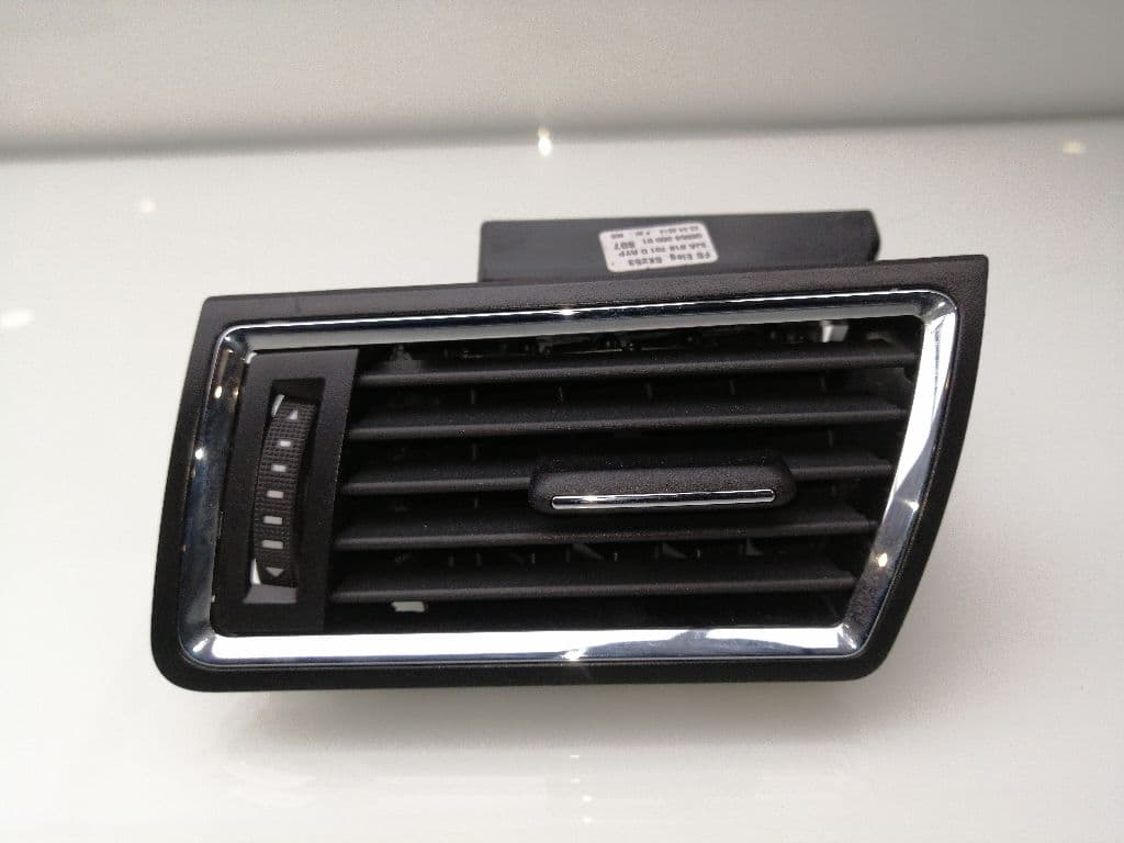 Plastico SKODA RAPID