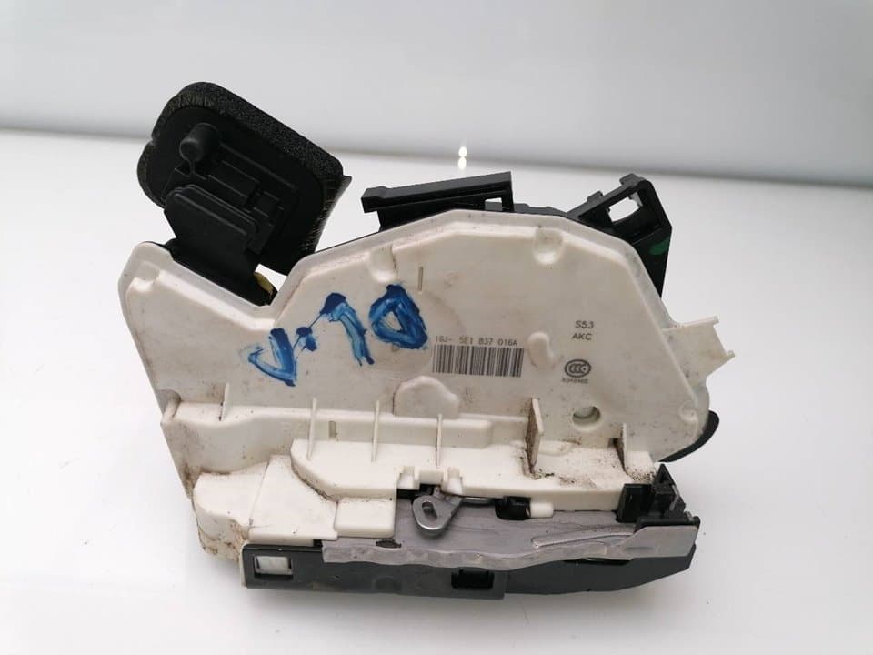 Cerradura puerta delantera derecha SKODA RAPID 3