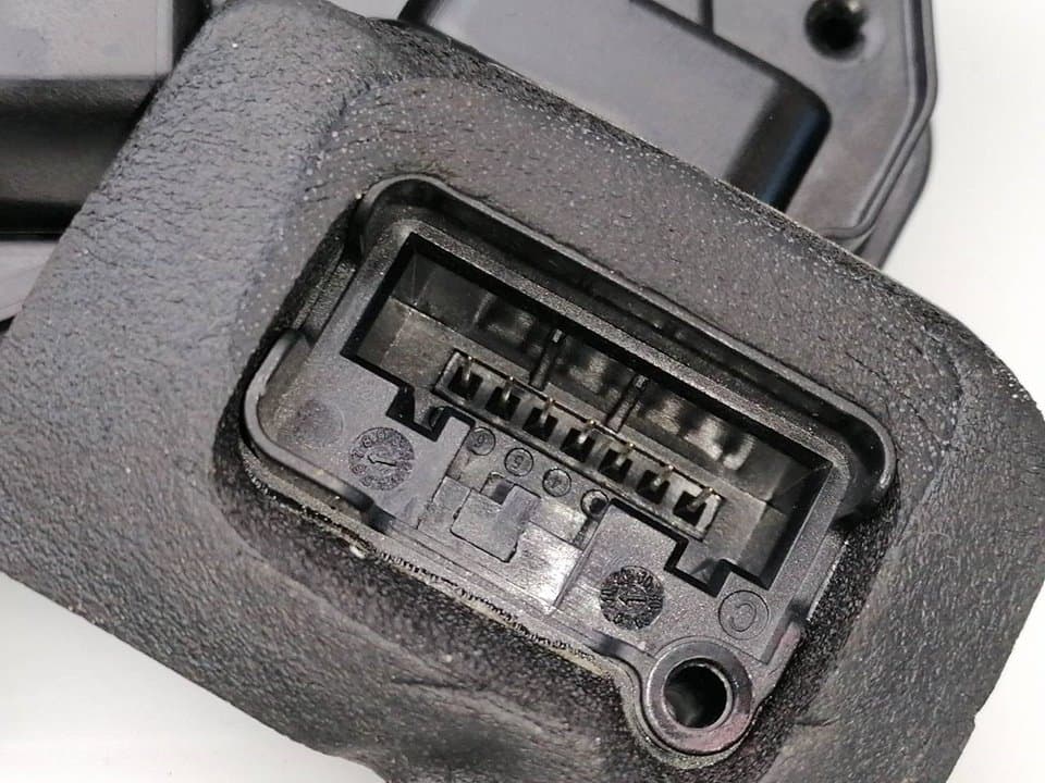 Cerradura puerta delantera izquierda SKODA RAPID 3