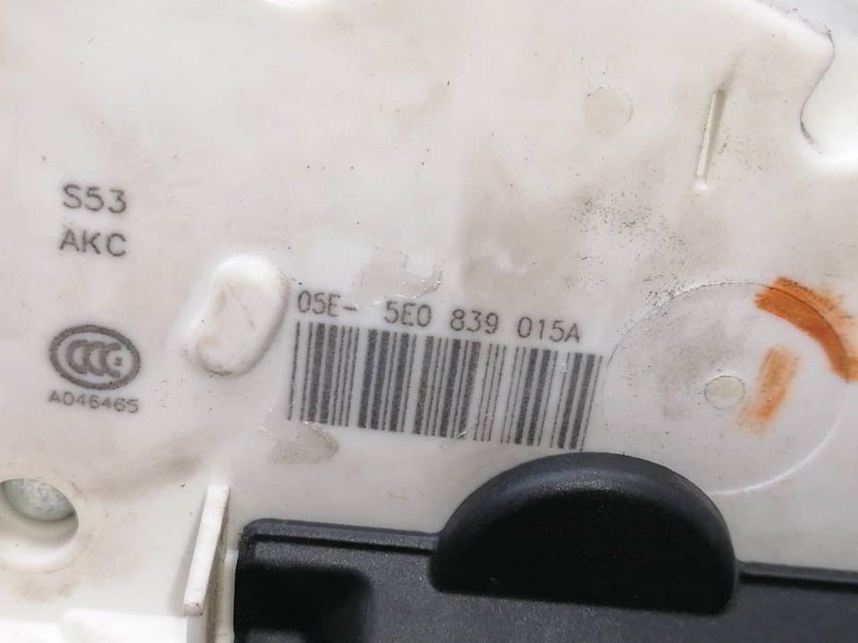 Cerradura puerta trasera izquierda SKODA RAPID 4