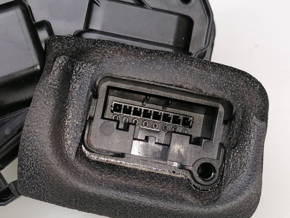 Cerradura puerta trasera izquierda SKODA RAPID 3