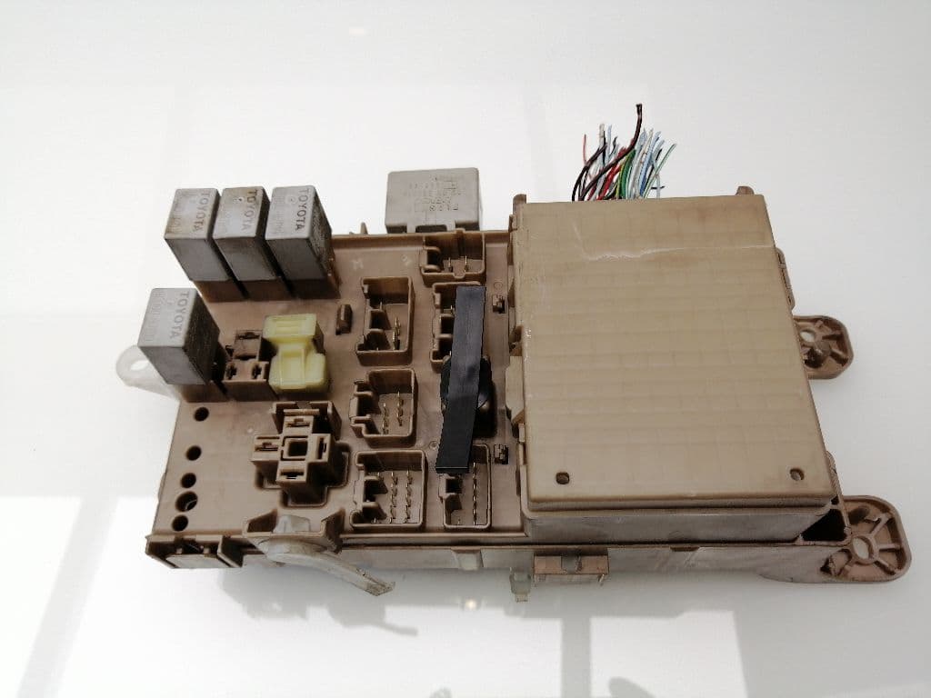 Caja reles / fusibles TOYOTA COROLLA (E12)