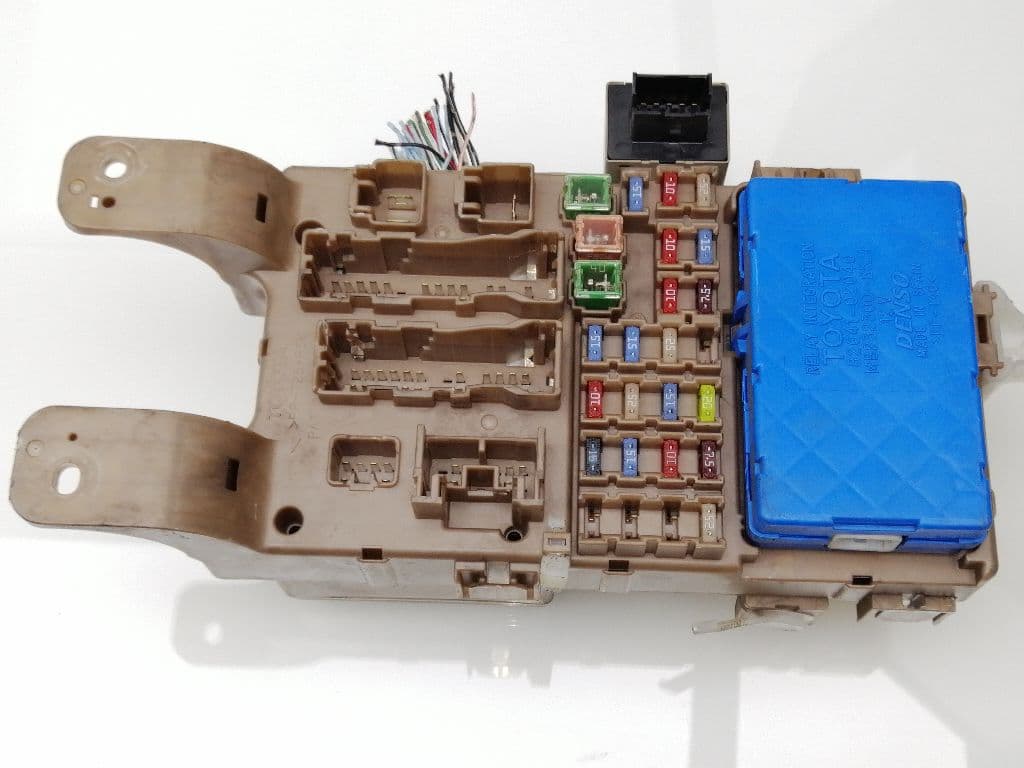 Caja reles / fusibles TOYOTA COROLLA (E12) 3