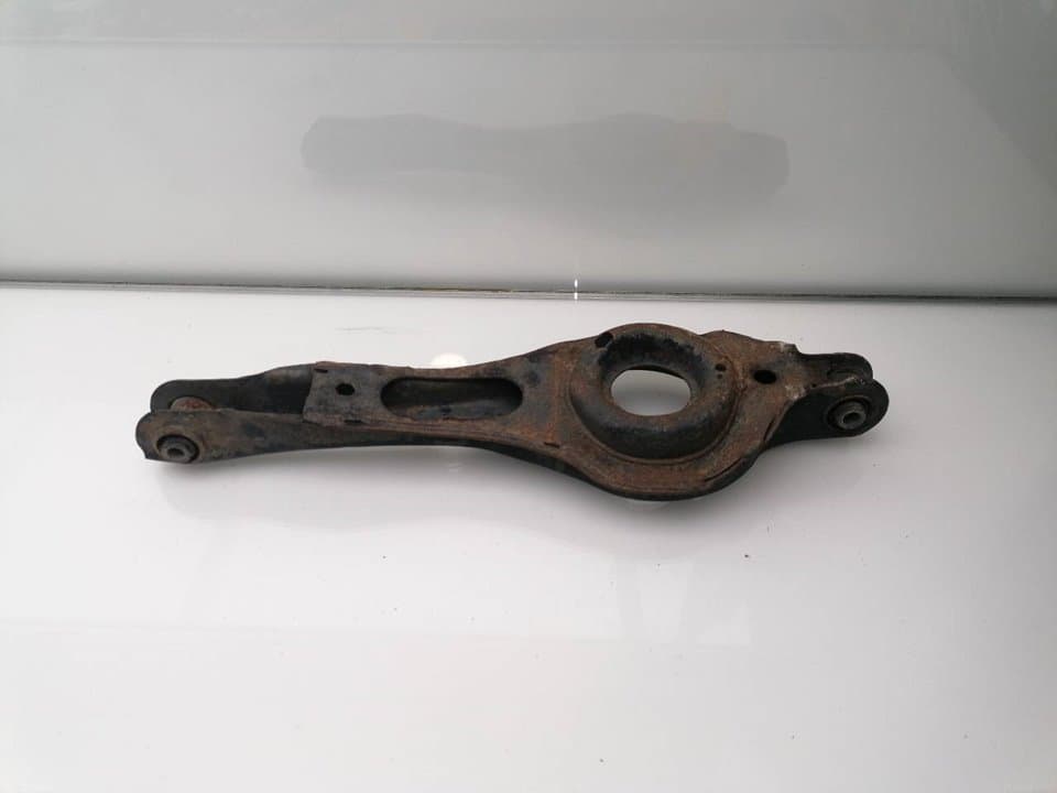 Brazo suspension inferior trasero izquierdo FORD KUGA 3