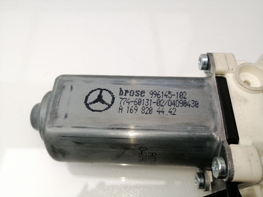 Motor elevalunas delantero derecho MERCEDES-BENZ CLASE B (W245) 4
