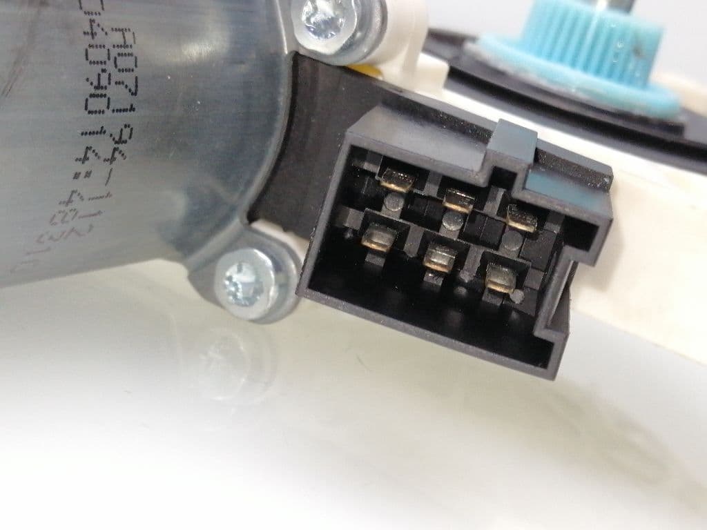 Motor elevalunas delantero derecho MERCEDES-BENZ CLASE B (W245) 3