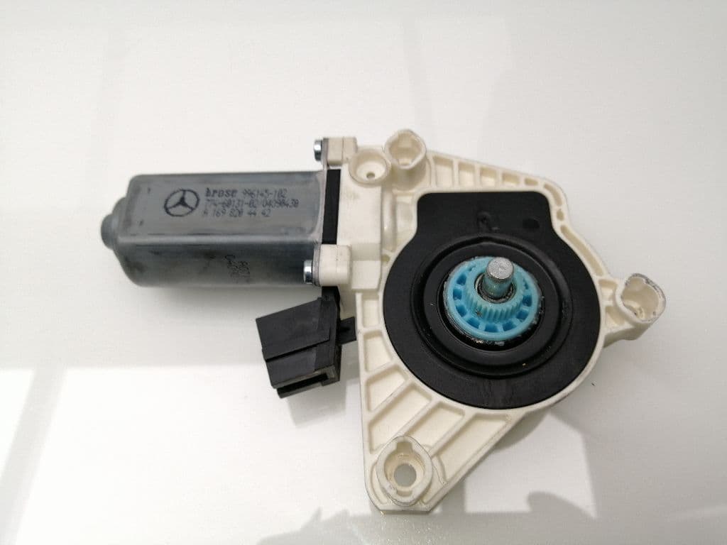 Motor elevalunas delantero derecho MERCEDES-BENZ CLASE B (W245)
