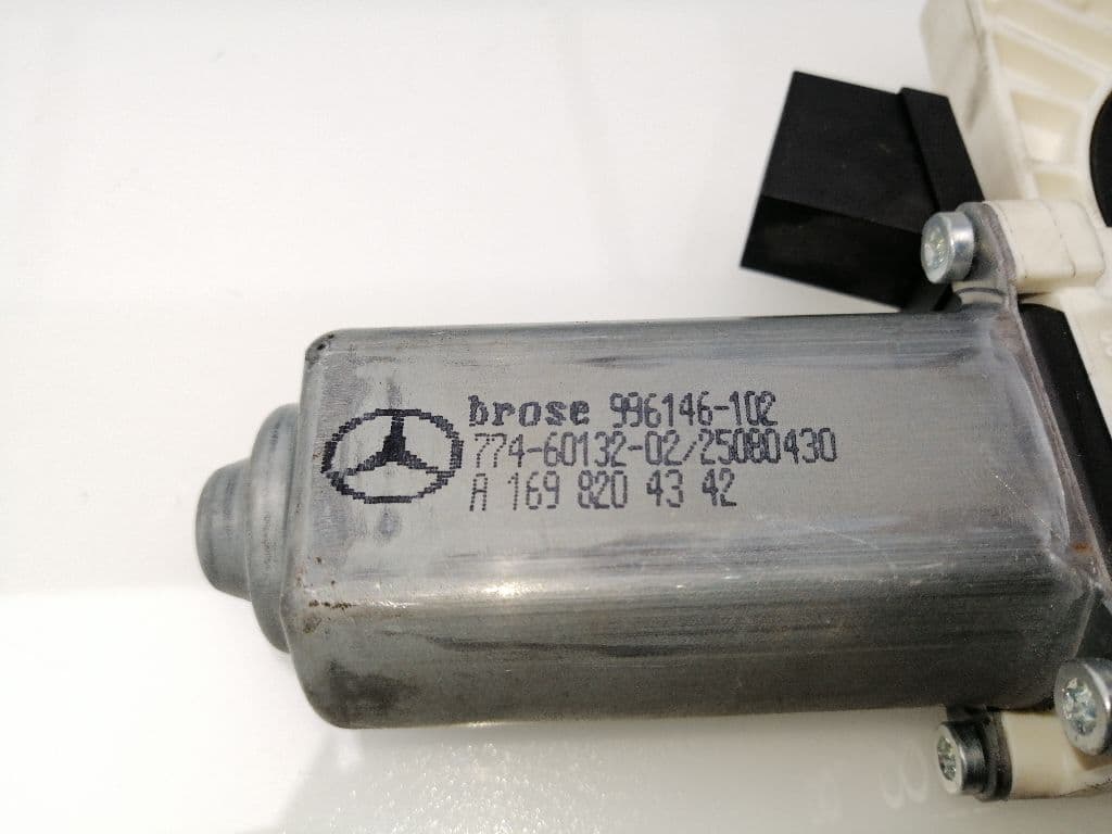 Motor elevalunas delantero izquierdo MERCEDES-BENZ CLASE B (W245) 4