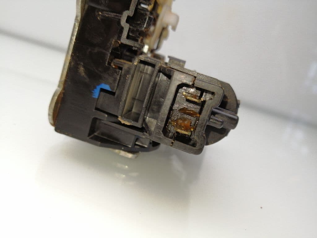 Cerradura puerta delantera derecha DACIA DUSTER 2