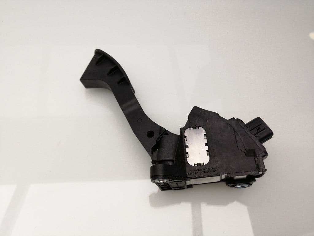 Pedal acelerador TOYOTA AURIS 5
