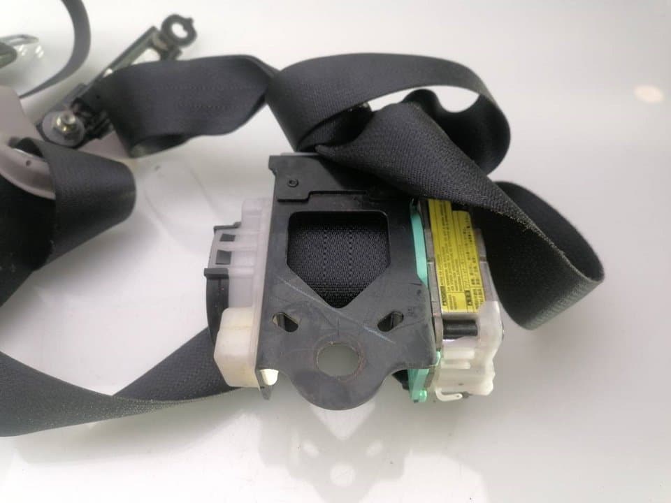 Cinturon seguridad delantero izquierdo TOYOTA AURIS 3