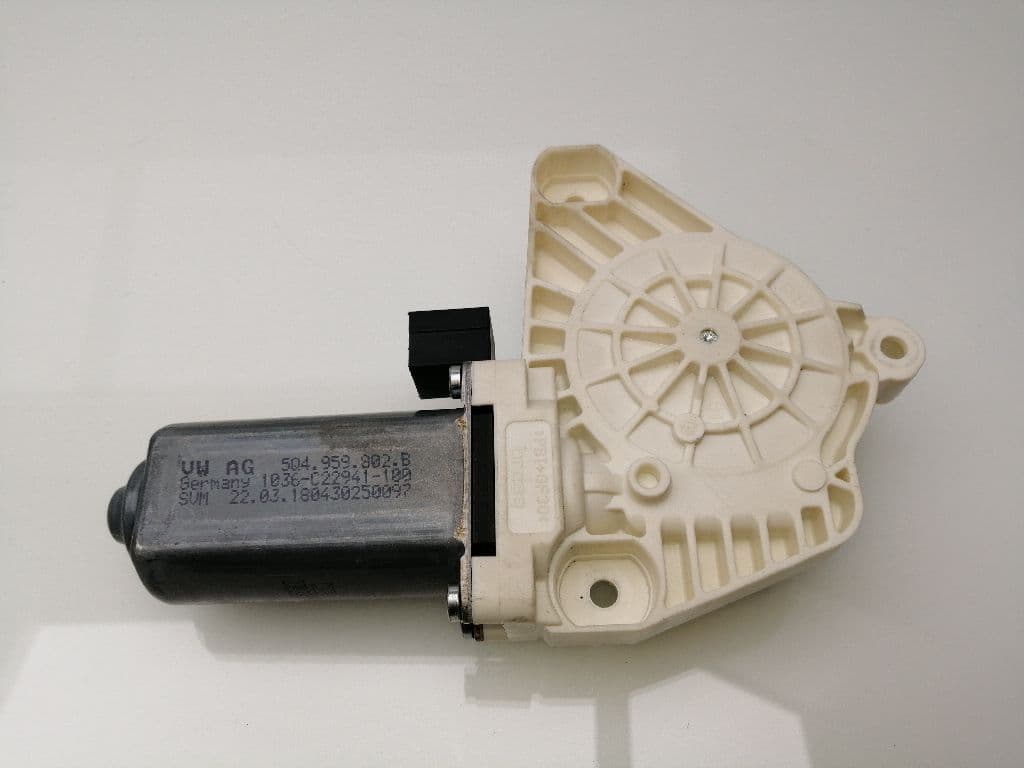 Motor elevalunas delantero derecho VOLKSWAGEN GOLF VII LIM.
