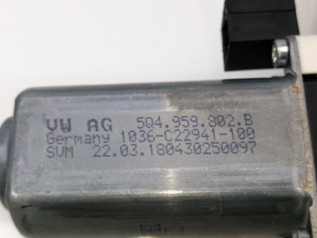 Motor elevalunas delantero derecho VOLKSWAGEN GOLF VII LIM. 4