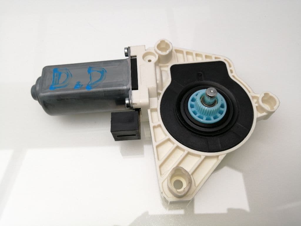 Motor elevalunas delantero derecho VOLKSWAGEN GOLF VII LIM. 3