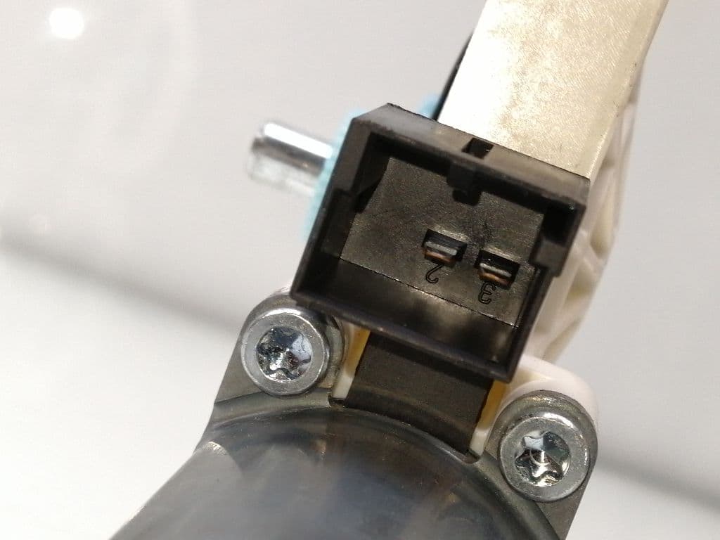 Motor elevalunas delantero derecho VOLKSWAGEN GOLF VII LIM. 2