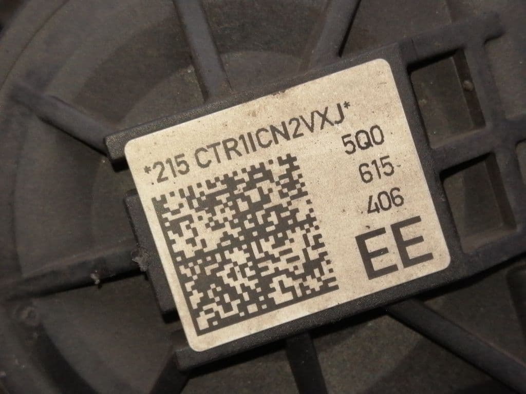Recambio VOLKSWAGEN GOLF VII LIM. ref. 5Q0615406EE 2