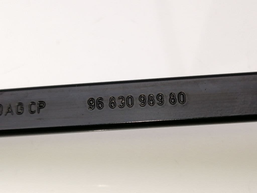 Brazo limpia delantero derecho PEUGEOT 3008 3