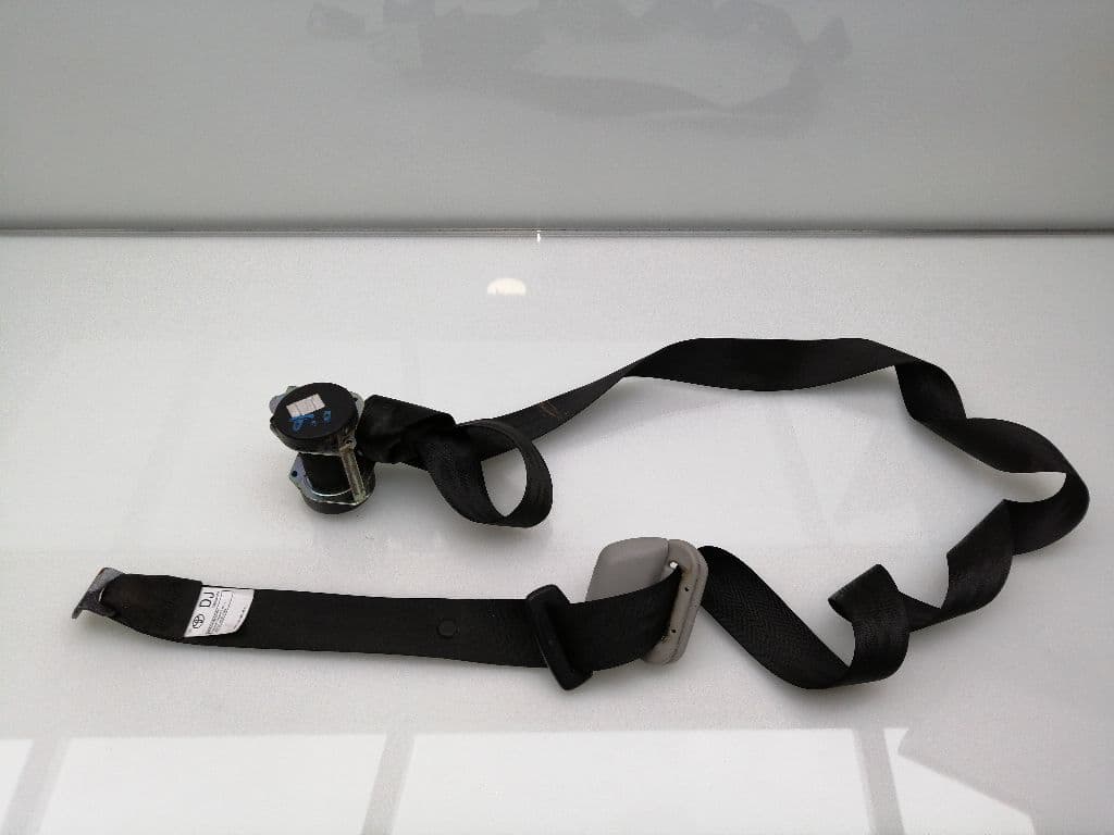 Cinturon seguridad trasero izquierdo TOYOTA HILUX (KUN) 2