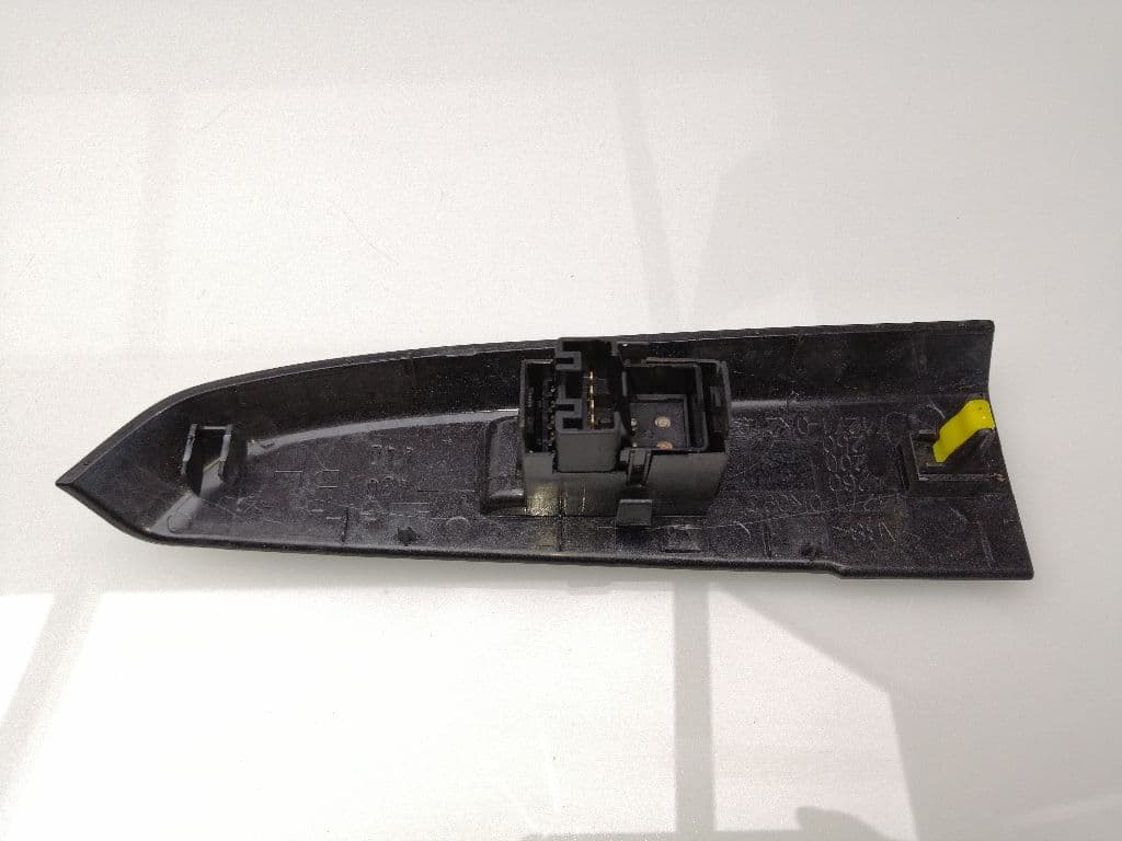 Mando elevalunas trasero derecho TOYOTA HILUX (KUN) 3