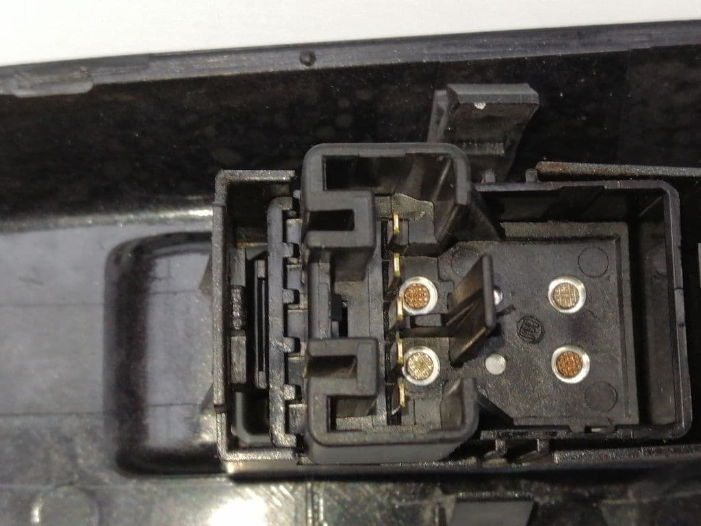 Mando elevalunas trasero derecho TOYOTA HILUX (KUN) 2