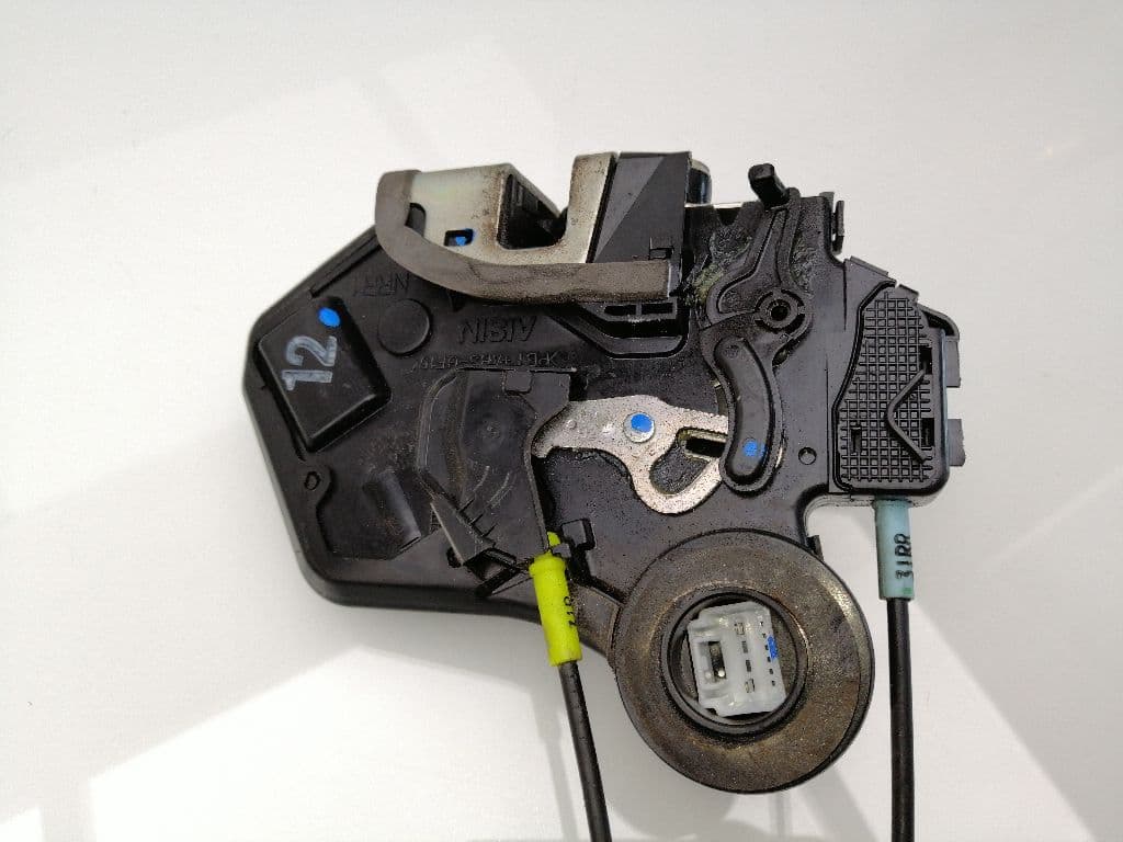 Cerradura puerta trasera derecha TOYOTA HILUX (KUN) 4