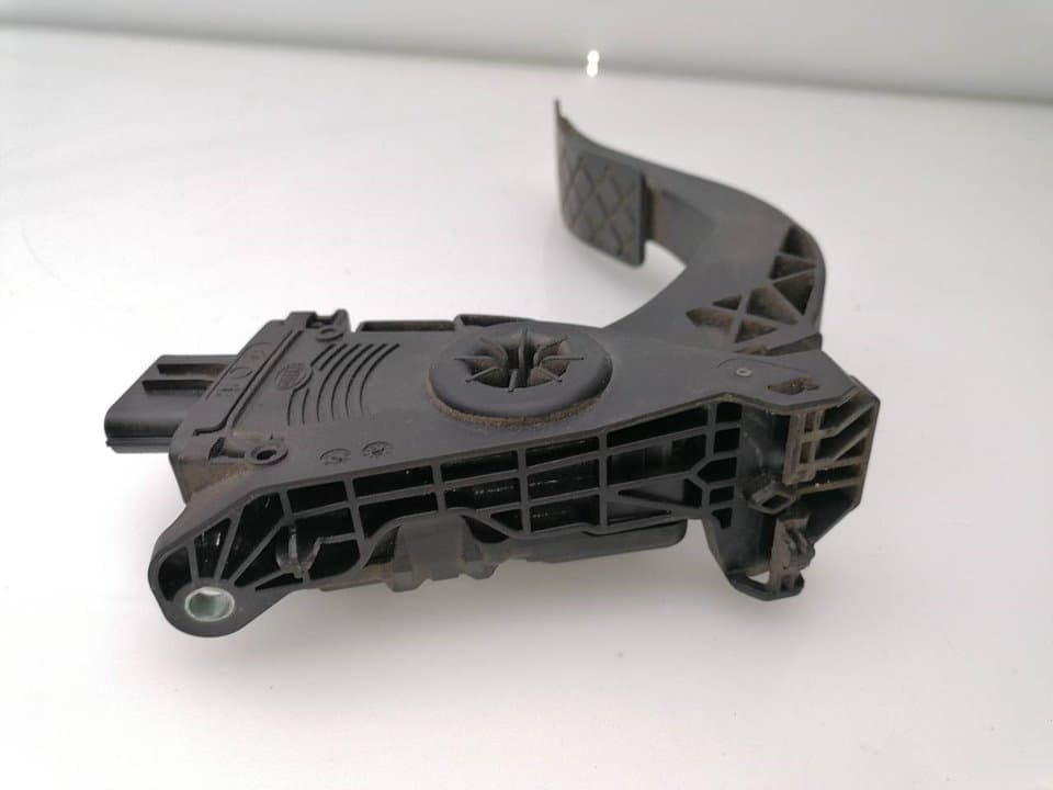 Pedal acelerador AUDI A5 COUPE (F53) 3