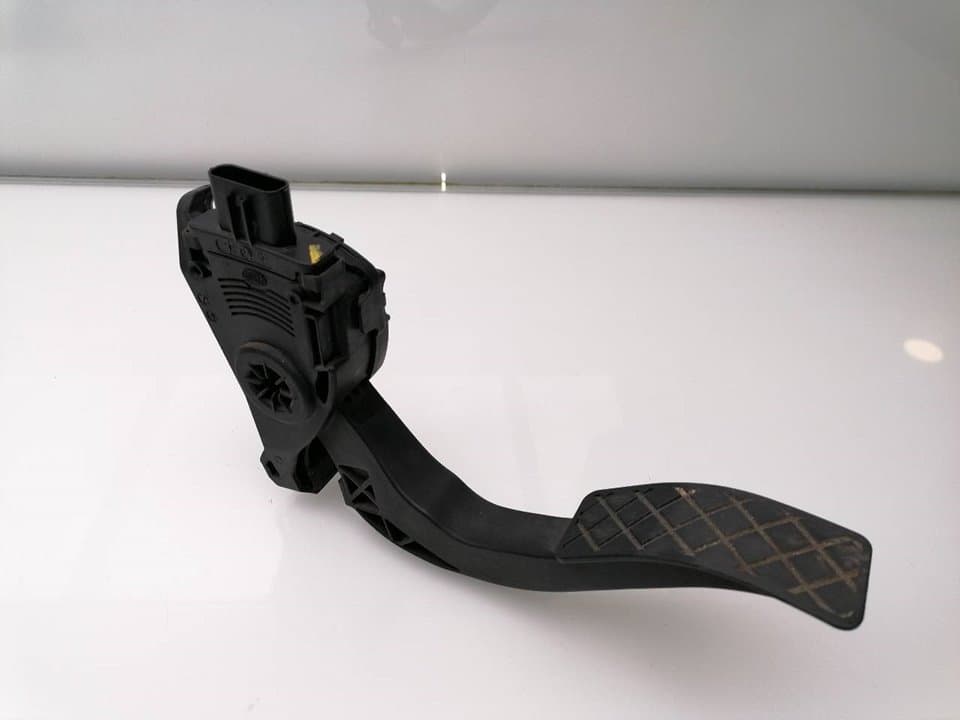Pedal acelerador AUDI A5 COUPE (F53)