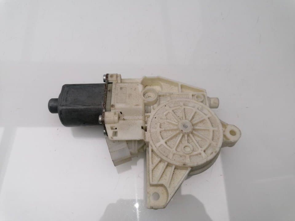 Motor elevalunas delantero derecho MERCEDES-BENZ CLASE A (W176) 3