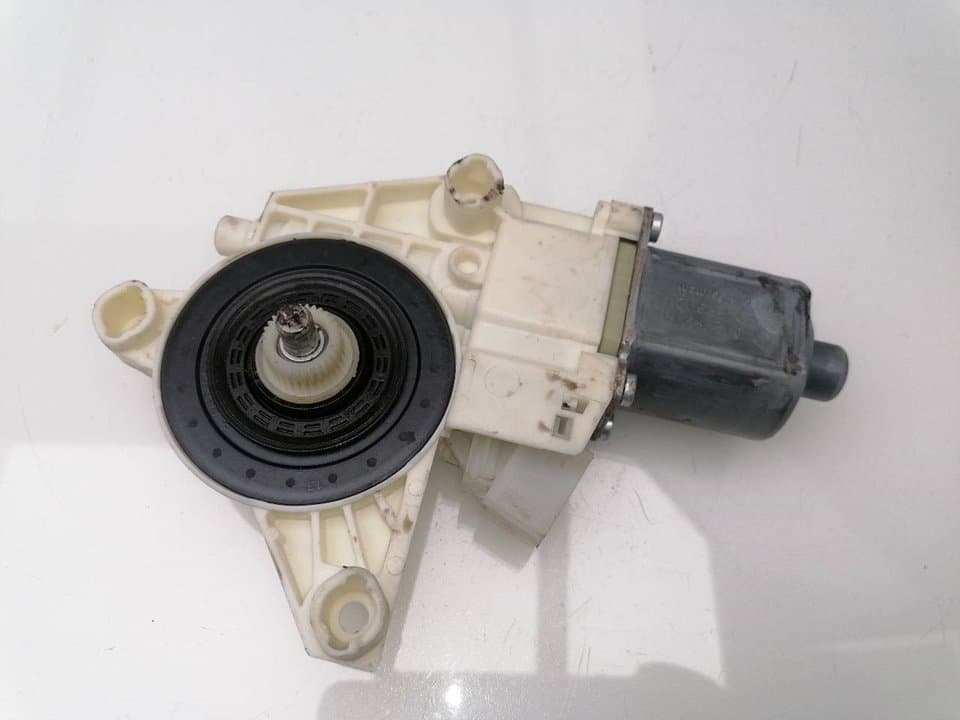 Motor elevalunas delantero derecho MERCEDES-BENZ CLASE A (W176)