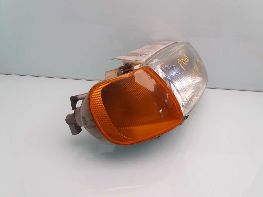 Faro derecho VOLKSWAGEN POLO BERLINA (6N2) 3