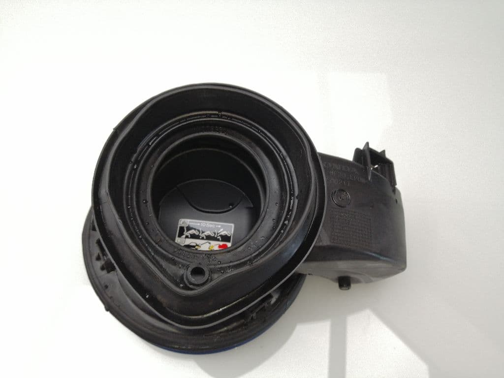 Tapa exterior combustible HONDA CIVIC BERLINA (FN) 3