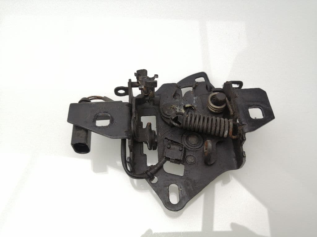 Cerradura capot VOLKSWAGEN PASSAT BERLINA (3A2)