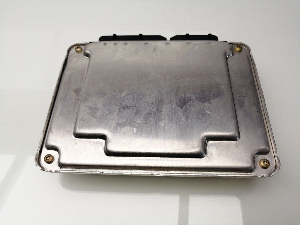 Centralita motor uce VOLKSWAGEN PASSAT BERLINA (3A2) 4