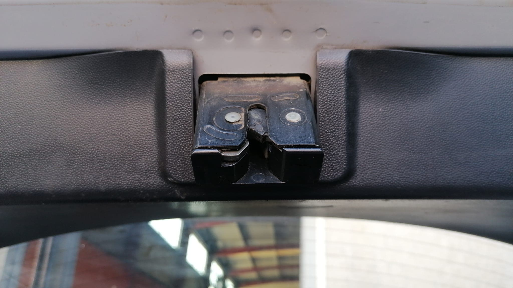 Cerradura maletero / porton MAZDA 3 LIM