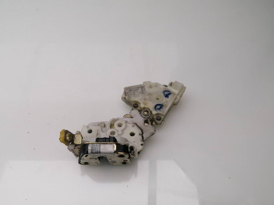 Cerradura puerta delantera derecha NISSAN TERRANO/TERRANO.II (R20)